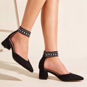 Black scrappy close-toe heels